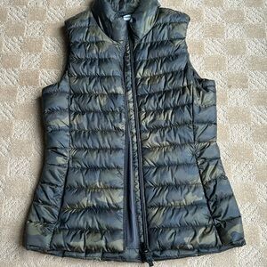 Women’s old navy active puffer vest small tall
